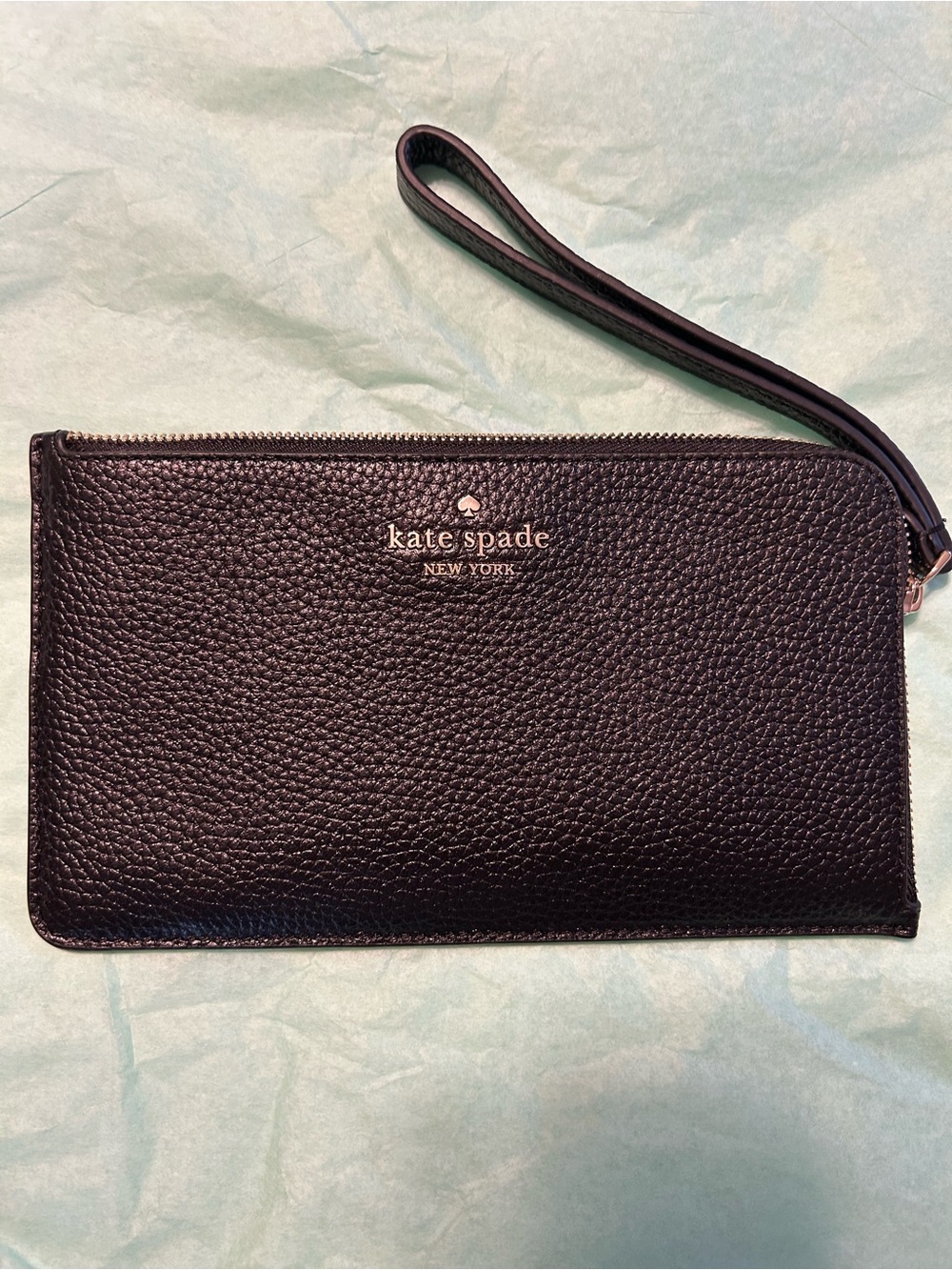 kate spade Pebbled Leather Zip Wristlet in black, new without tags